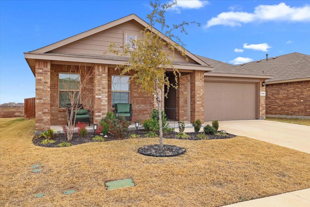 7916 Oaktown Drive, Fort Worth