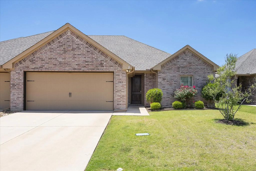 508 Landry Court, Granbury