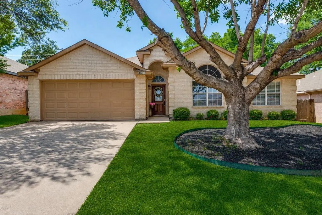 1606 Fern Drive, Mansfield
