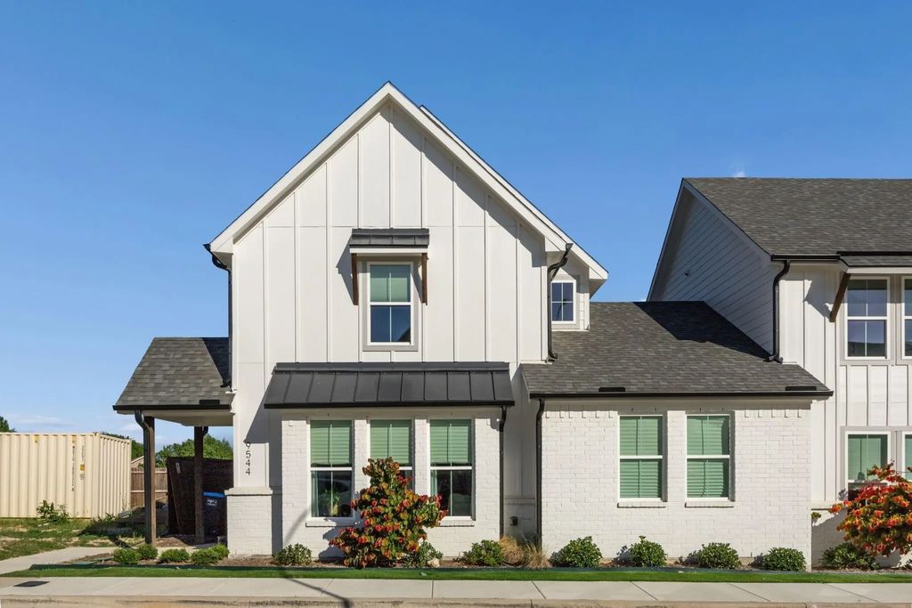 9544 Thorncrown Lane, Fort Worth