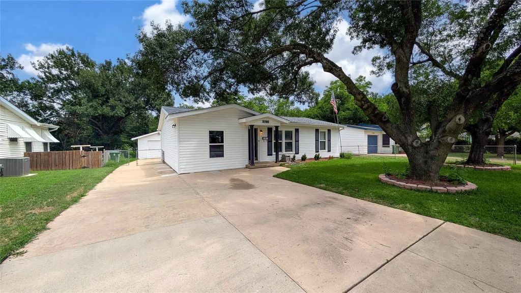 3766 Kris Street, North Richland Hills
