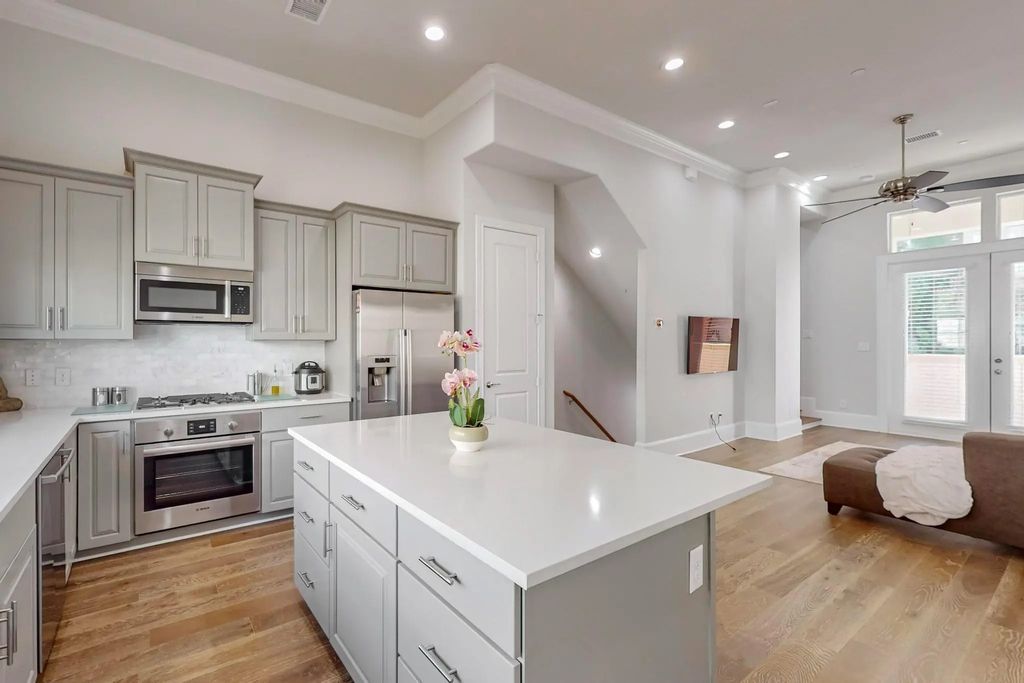 638 Dalton Lane 802, Irving