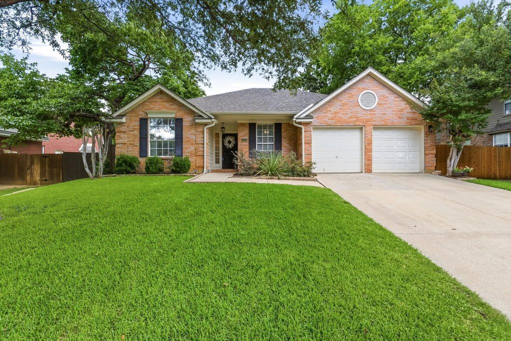 5305 Shadow Glen Drive, Grapevine
