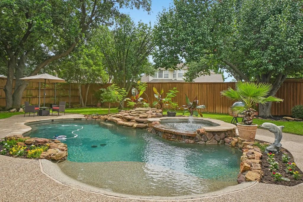 6109 Crestside Drive, Flower Mound