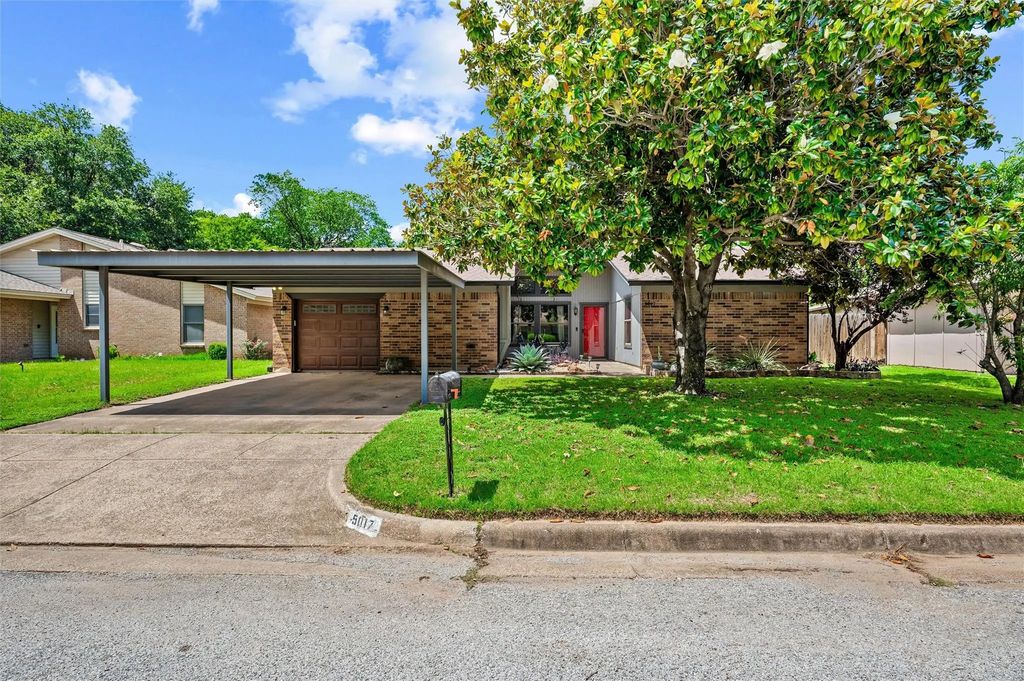 5017 Village Court, Haltom City