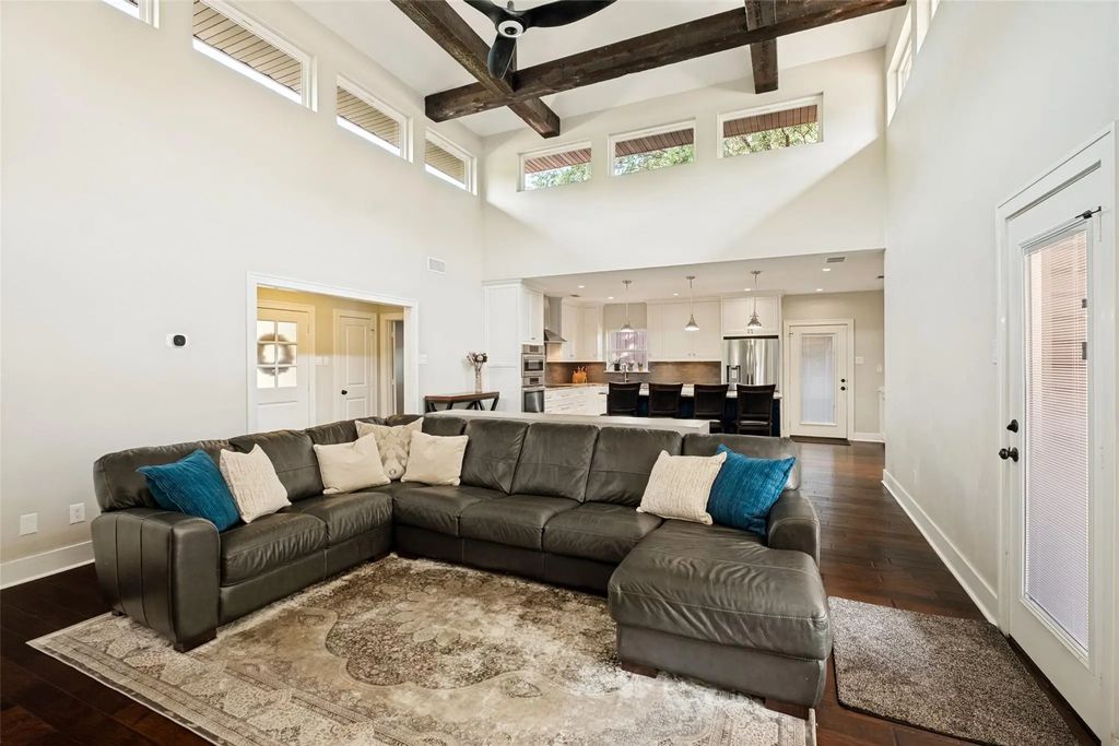 11 Bunker Hill, Richardson