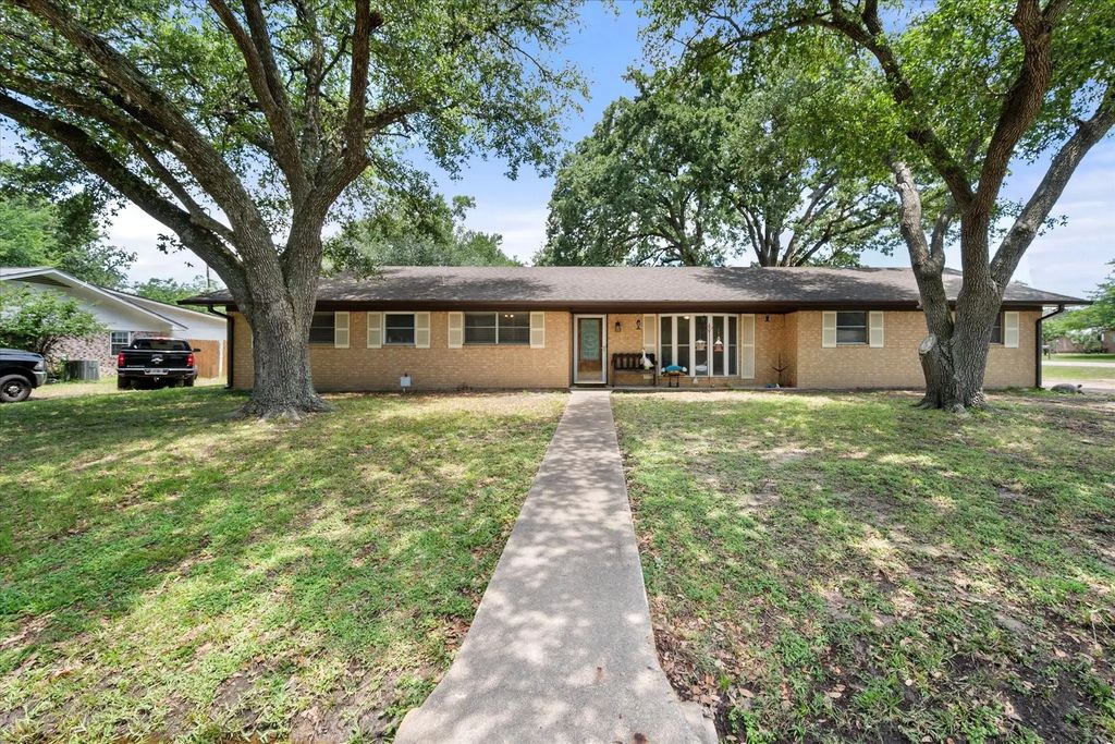 721 Robindale Lane, Fairfield