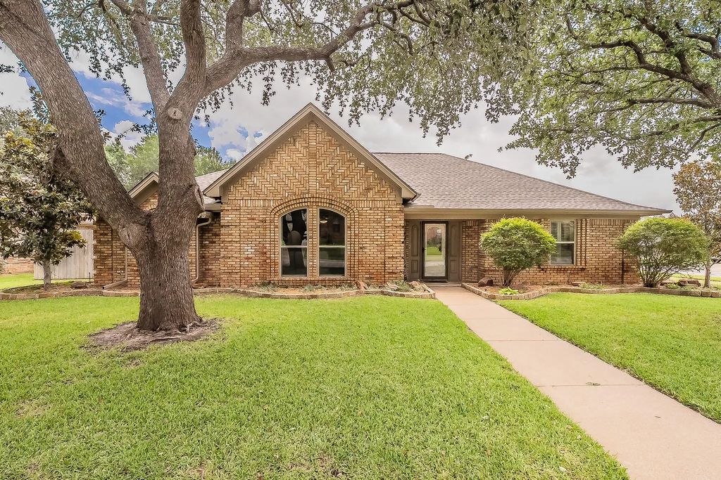 3032 Shenandoah Drive, Bedford