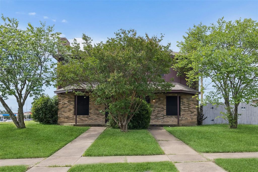 1401 Brook Meadow Circle, Lancaster