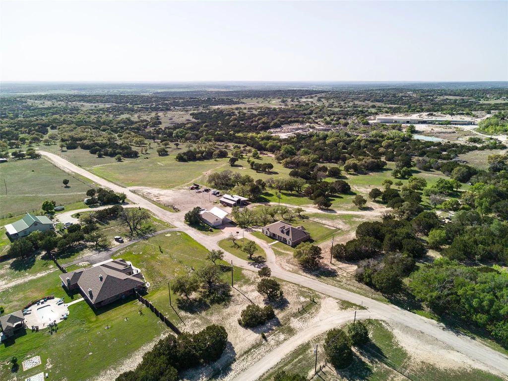 690-a County Road 4707, Kempner