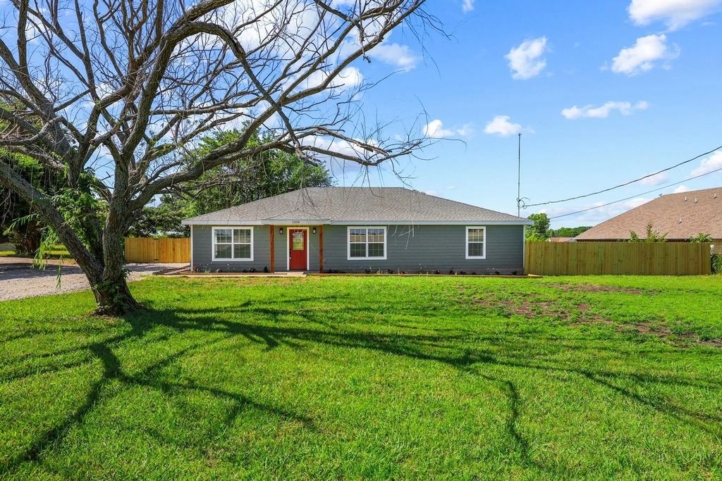 1206 E Fm 902, Howe