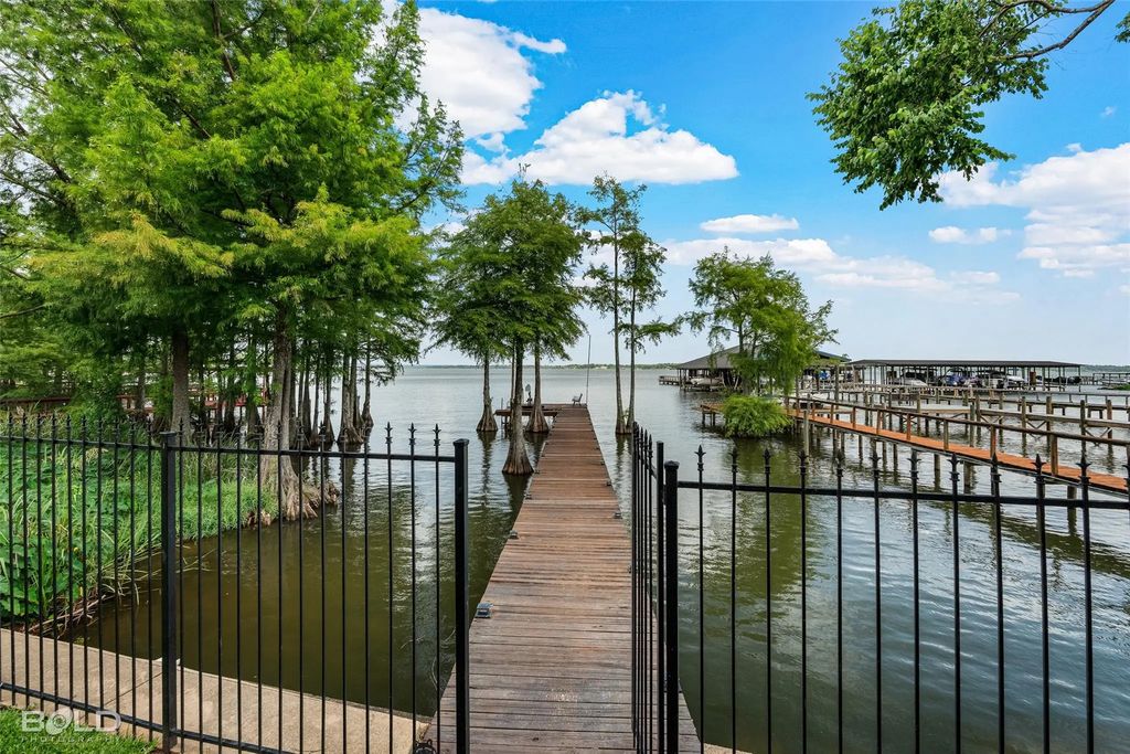 5705 Lakefront Drive, Shreveport