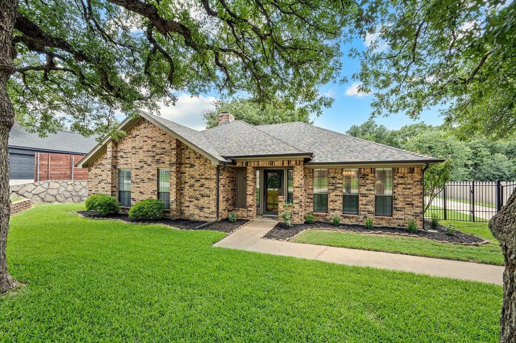1312 Circle Lane, Bedford