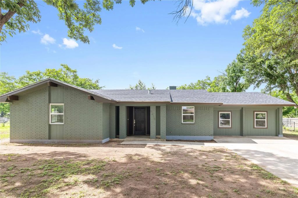 4315 Woodland Park Drive, Brownwood