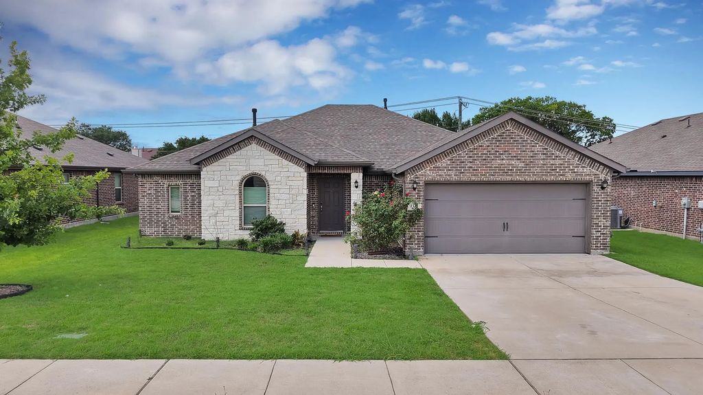 1338 Winding Hollow Drive, Grand Prairie