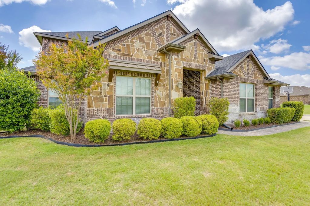 105 Legacy Downs Drive, Fort Worth