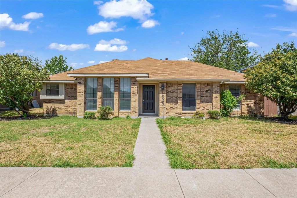 1629 Glencairn Lane, Lewisville