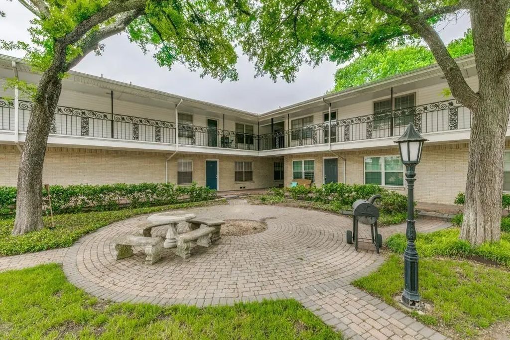 5818 E University Boulevard 123, Dallas