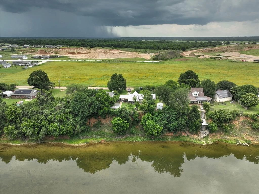 1142 Brazos Loop, Gholson