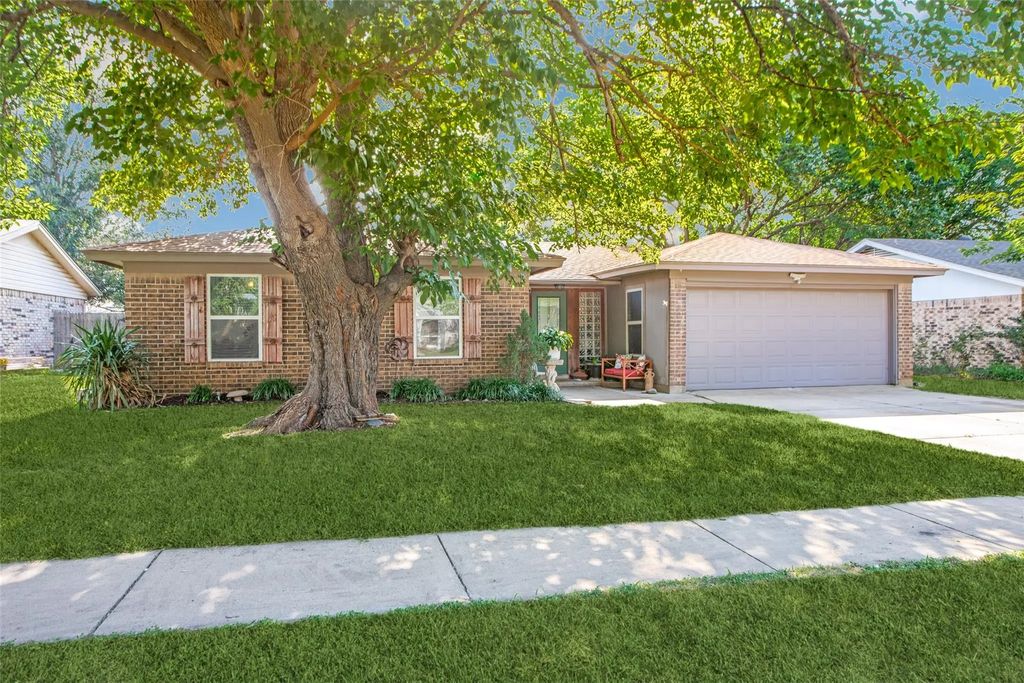 217 N Heights Drive, Crowley