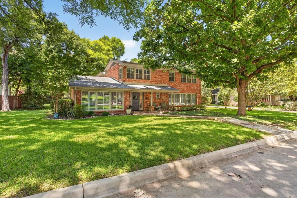 3712 Fox Hollow Street, Fort Worth