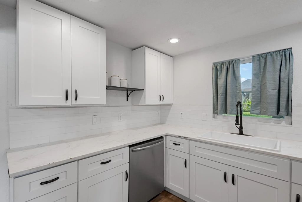 2006 E Cates Street, Bridgeport