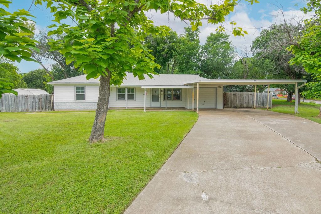 5205 Roxie Street, Haltom City
