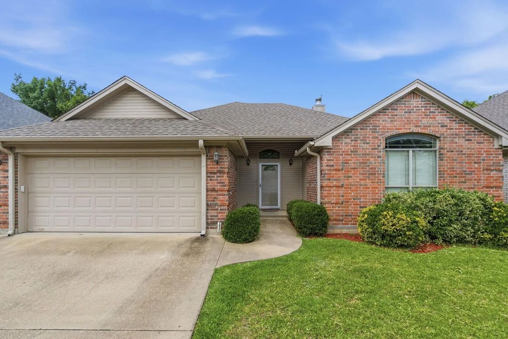 1712 Sully Court, Stephenville
