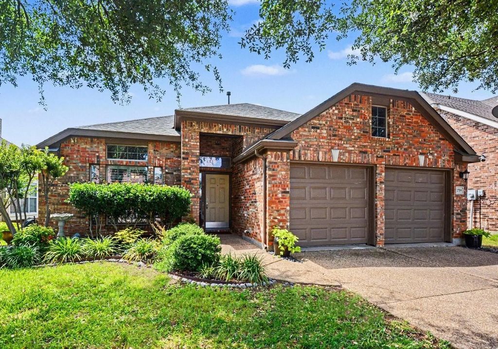 2759 Waterway Drive, Grand Prairie