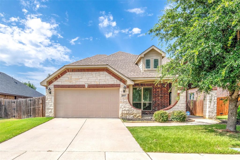 8117 Canyon Drive, Aubrey