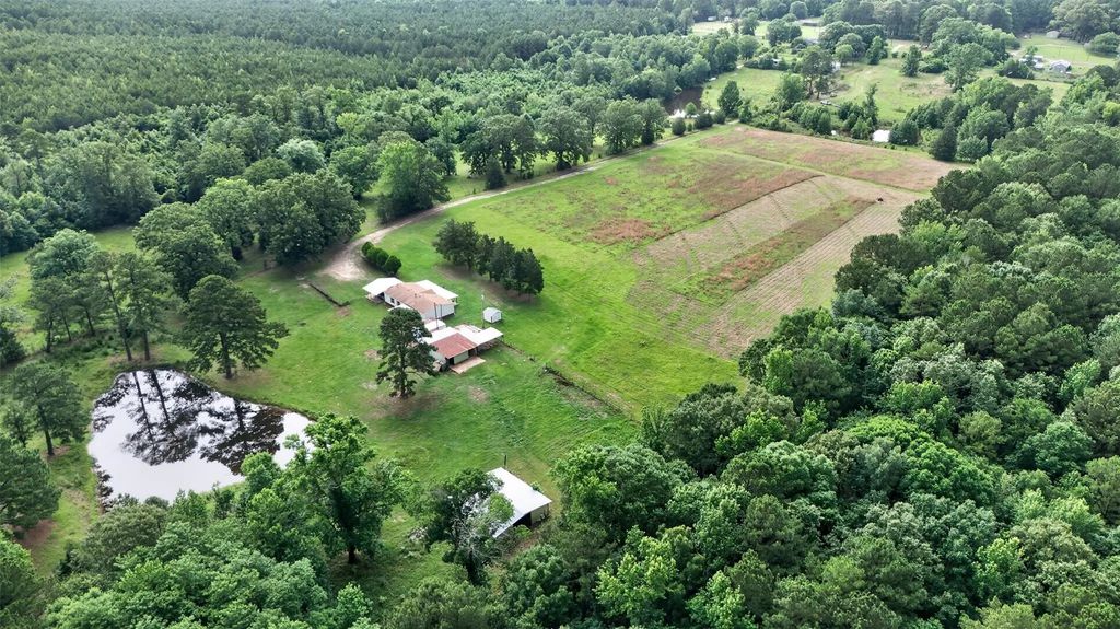 11046 Upper State Line Road, Vivian