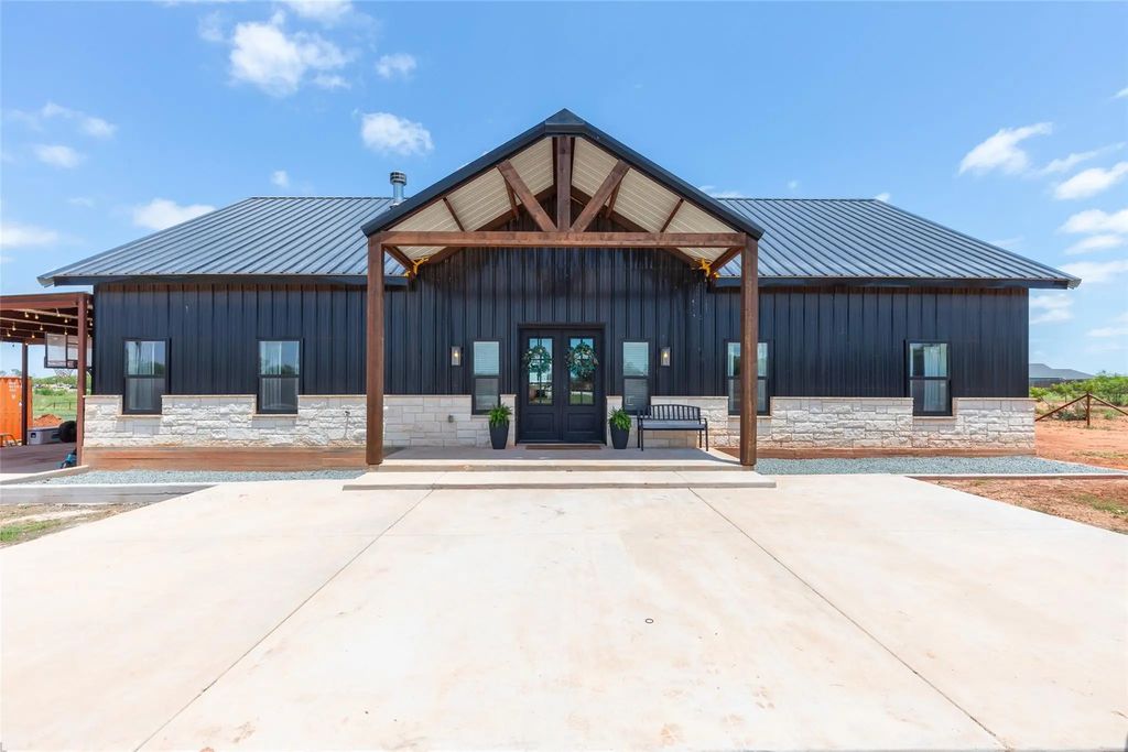 1460 County Road 131, Tuscola