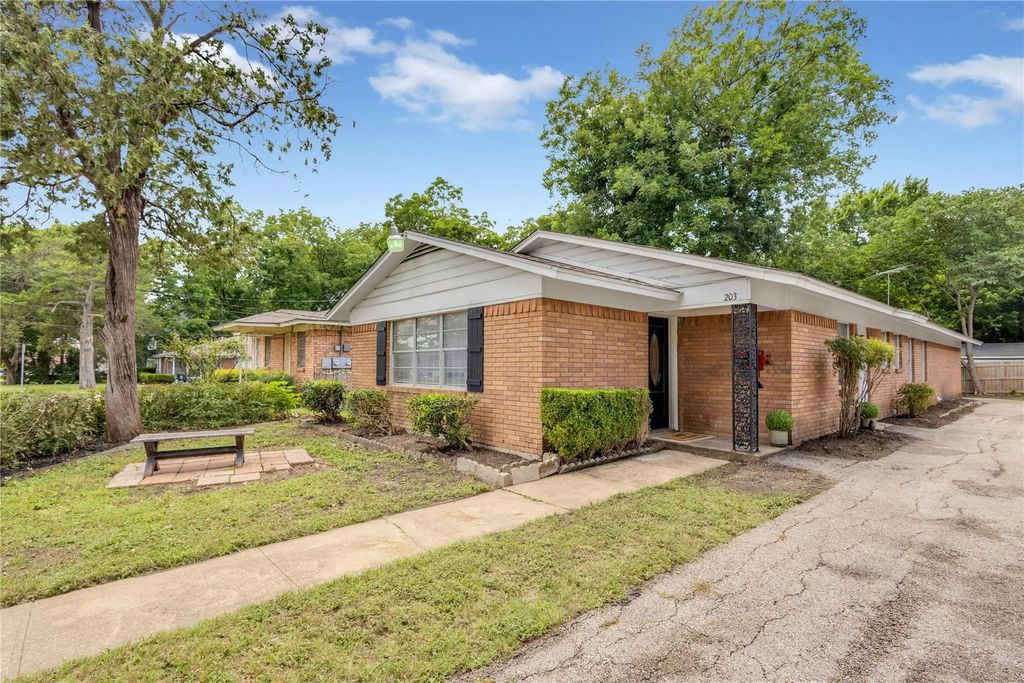 203 Brown Street, Waxahachie