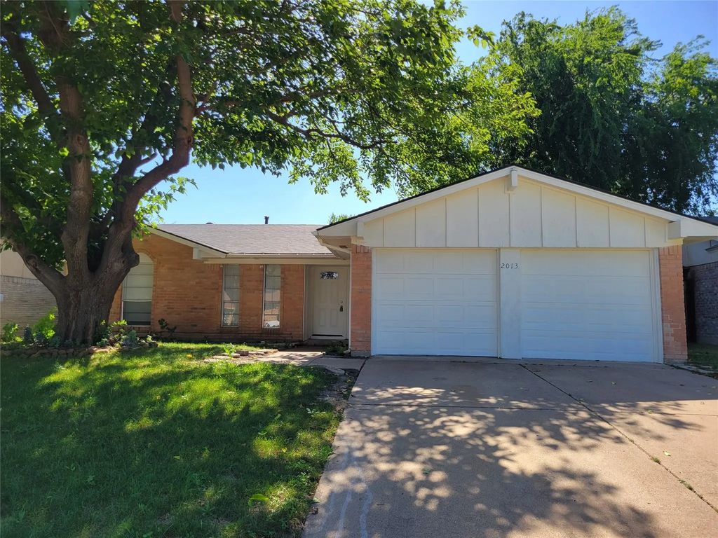 2013 Victoria Drive, Garland