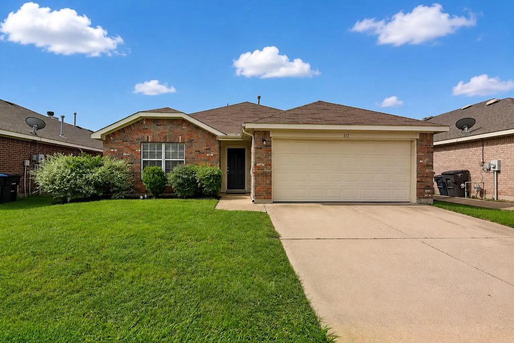 317 Flowering Plum Lane, Fort Worth