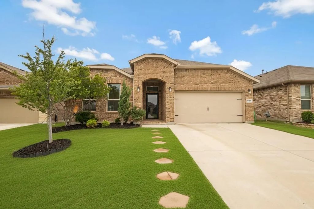 15909 Tottenhall Pass, Fort Worth