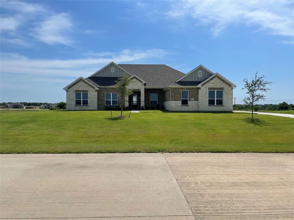 211 Marie Lane, Waxahachie