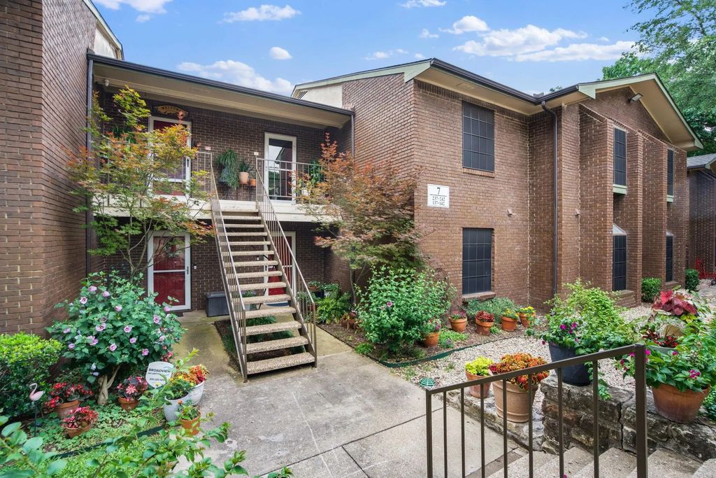 2505 Wedglea Drive 140, Dallas