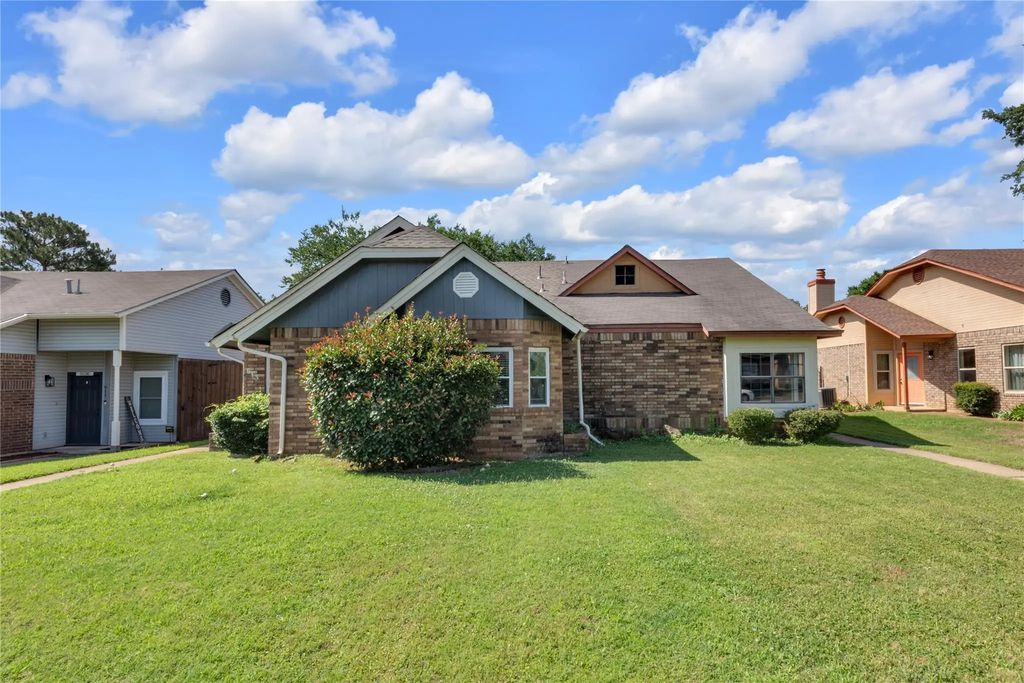 613 Canterbury Street, Euless