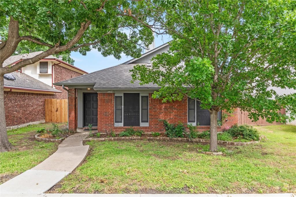 2910 Menlo Park Lane, Carrollton