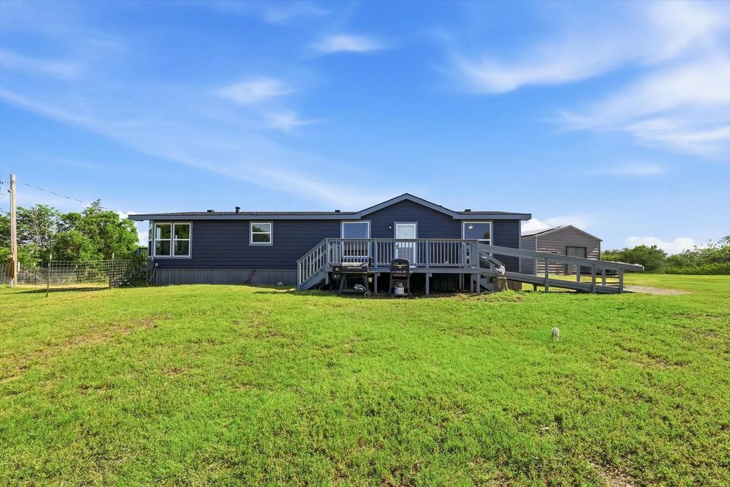 336 Cowboys Lane, Springtown