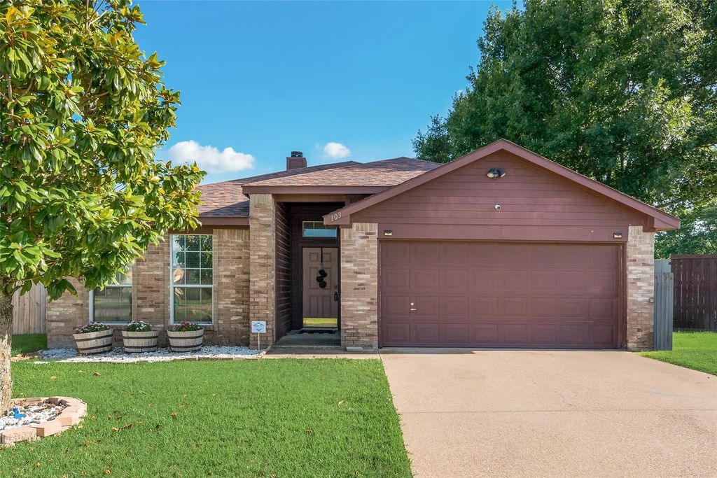 103 Comfort Court, Waxahachie