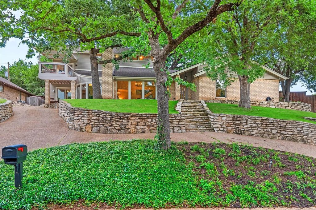 2605 Sunlight Drive, Arlington