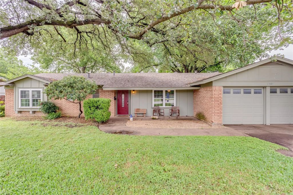 6909 Chickering Road, Fort Worth