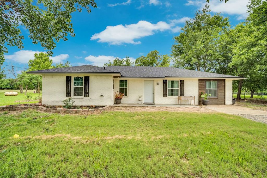 808 Gibson Road, Waxahachie