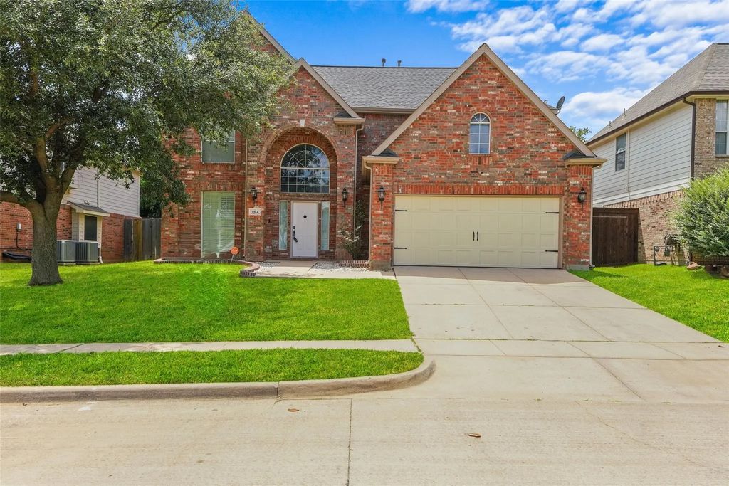 207 Deerpath Road, Hickory Creek