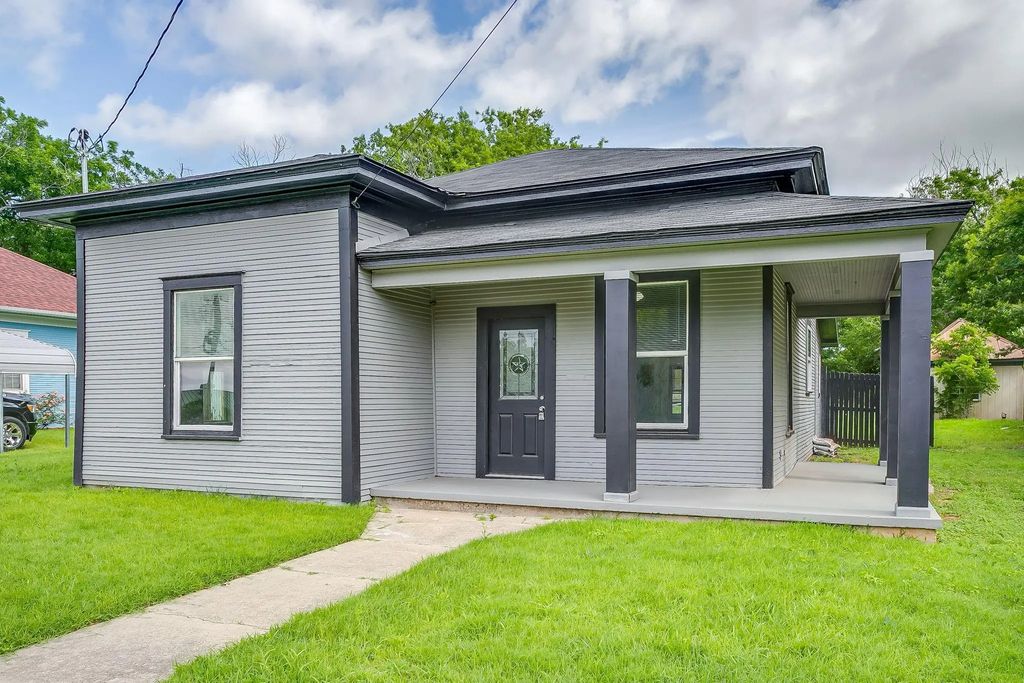 113 Throckmorton Street, Weatherford