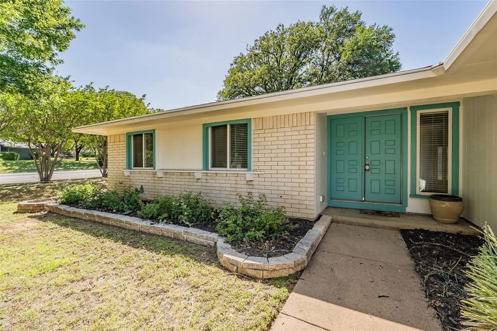 1301 Cedar Ridge Terrace, Euless