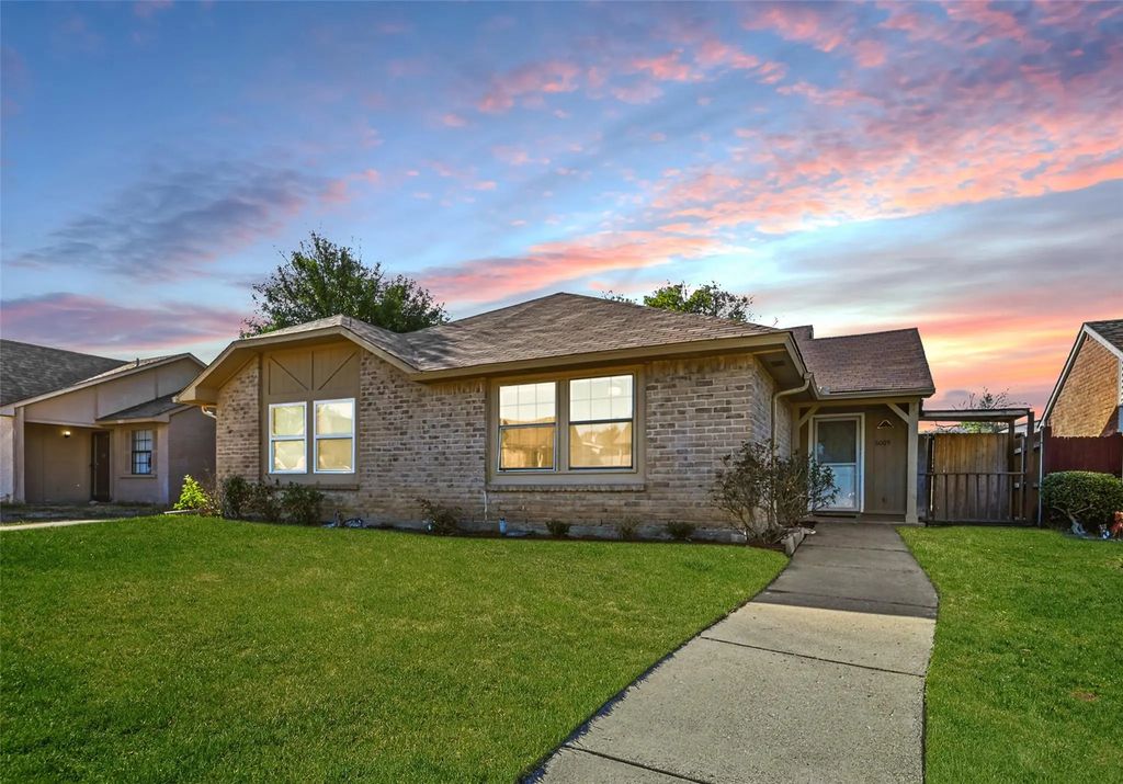 6005 Dooley Drive, The Colony