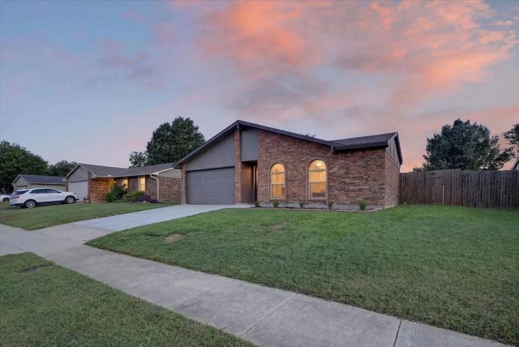 4121 Blue Flag Lane, Fort Worth